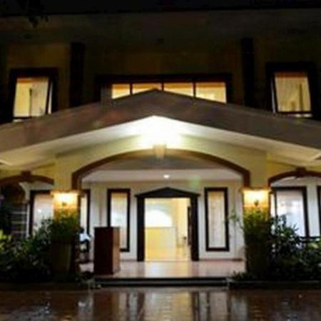 Grand Sumatera Hotel スラバヤ エクステリア 写真