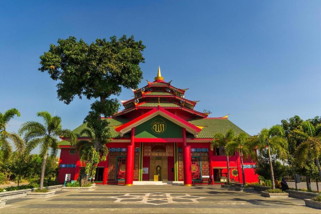 Grand Sumatera Hotel スラバヤ エクステリア 写真