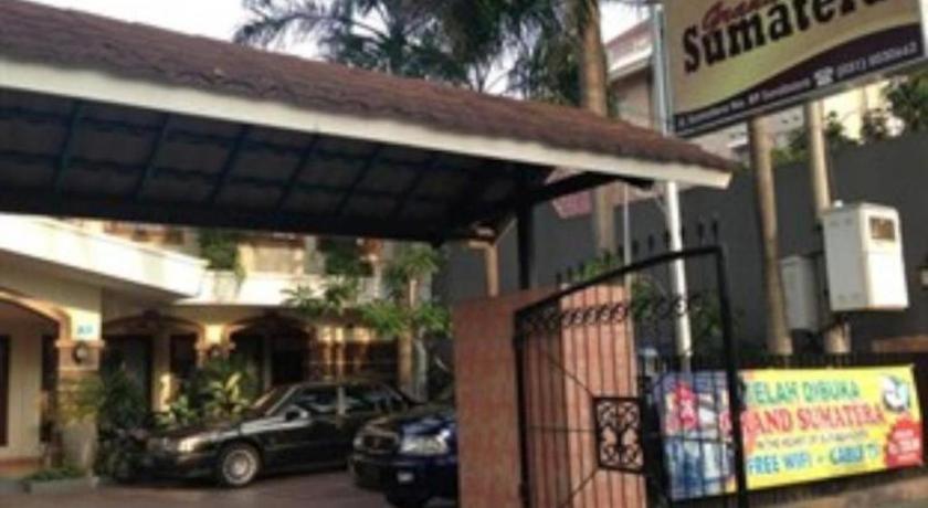 Grand Sumatera Hotel スラバヤ エクステリア 写真