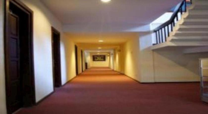 Grand Sumatera Hotel スラバヤ エクステリア 写真