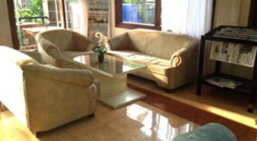 Grand Sumatera Hotel スラバヤ エクステリア 写真