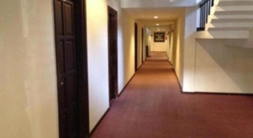 Grand Sumatera Hotel スラバヤ エクステリア 写真