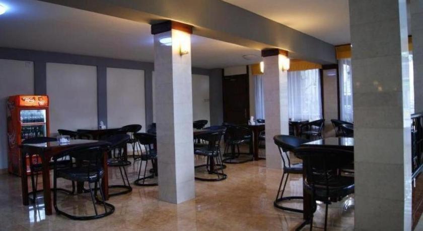Grand Sumatera Hotel スラバヤ エクステリア 写真