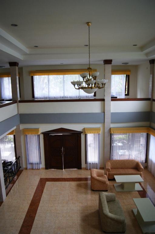 Grand Sumatera Hotel スラバヤ エクステリア 写真