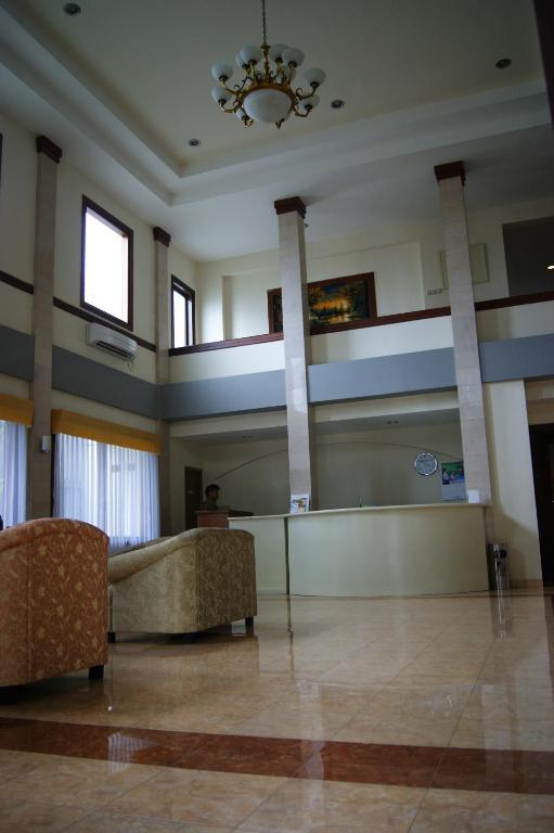 Grand Sumatera Hotel スラバヤ エクステリア 写真