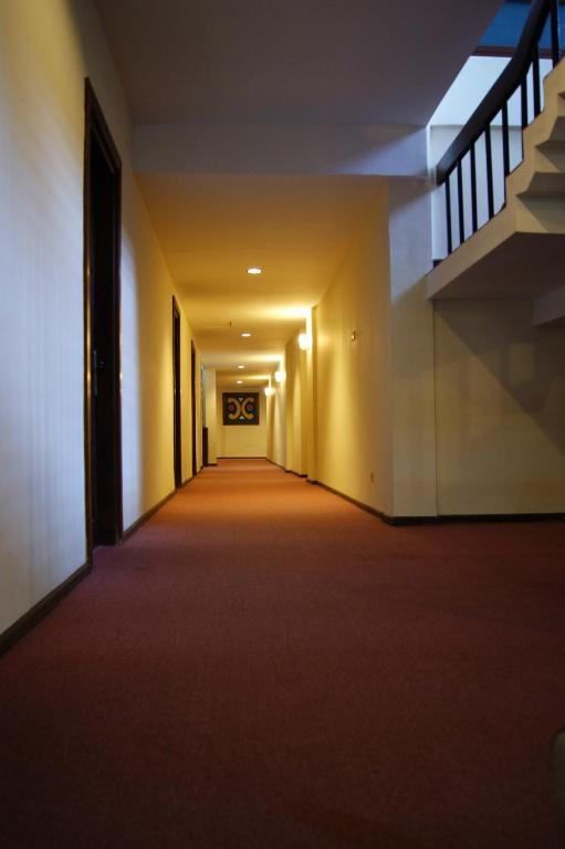 Grand Sumatera Hotel スラバヤ エクステリア 写真