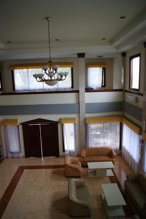 Grand Sumatera Hotel スラバヤ エクステリア 写真